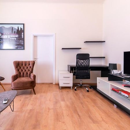 Jevrejska - Central Apartment With Free Parking Novi Sad Bagian luar foto